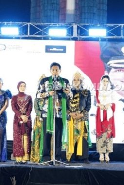 Meriah! Pepunden Dharma Ayu Nagari Warnai Hari Jadi ke-499 Indramayu, Lucky Hakim Apresiasi Seniman